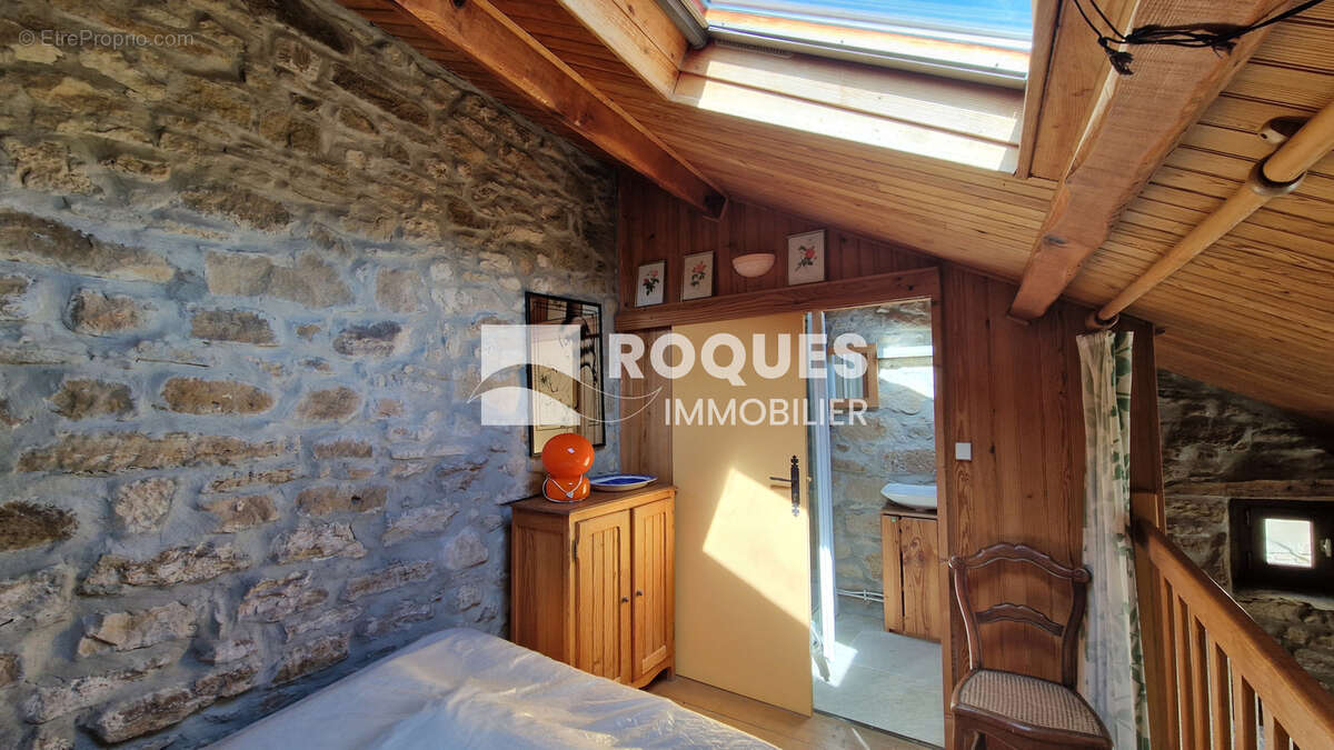 Au pied du Larzac méridional, dans superbe village, maison de village en pierre rénovée 69 m2 habitables, cave - photo 13