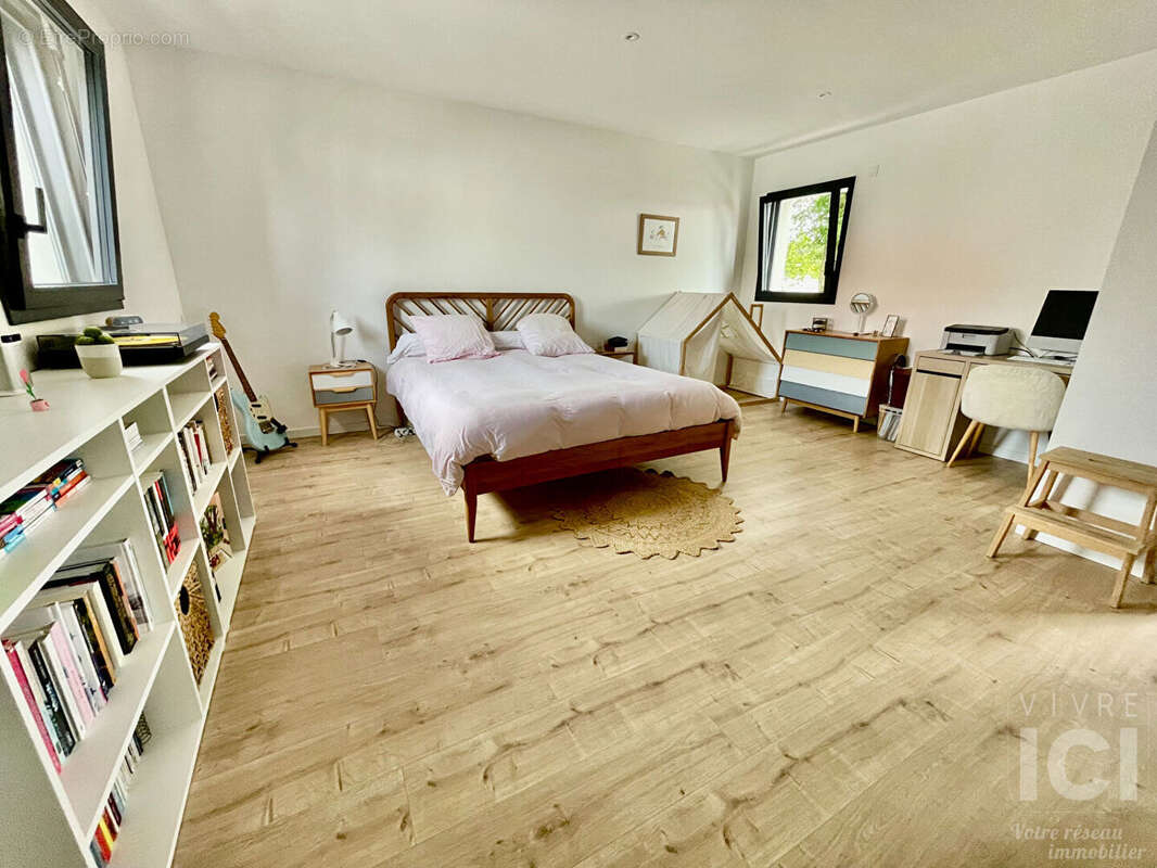Maison - contemporaine - 140m² - 5 chambres - bourg - photo 6
