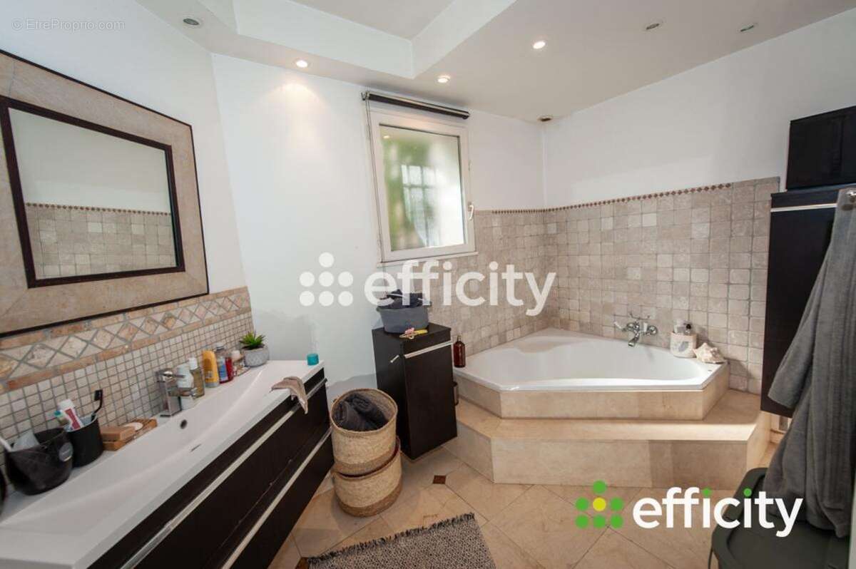 Maison à SAINT-PAUL-DE-VARCES