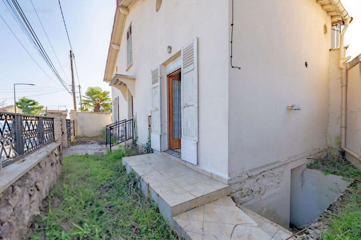 94 - saint maur - la varenne st hilaire - maison avec jardin - photo 2