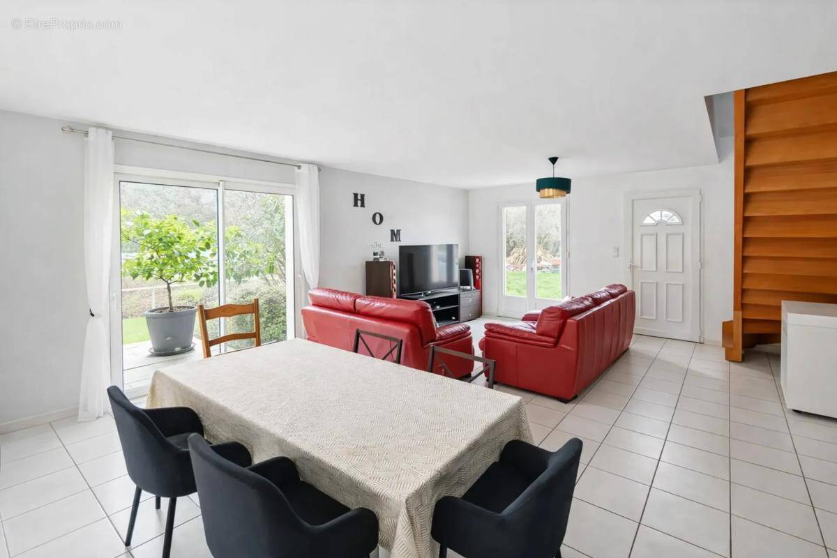 Maison à NAZELLES-NEGRON