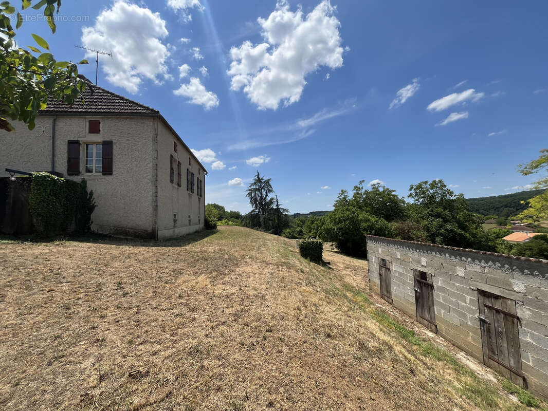 Propriété   Corps de ferme avec dépendances sur 6 180 m2 de terrain - photo 13