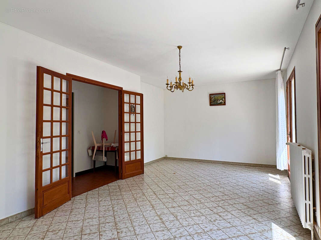 Aux portes de Cognac, MAISON avec terrain à réinventer selon vos envies - photo 5