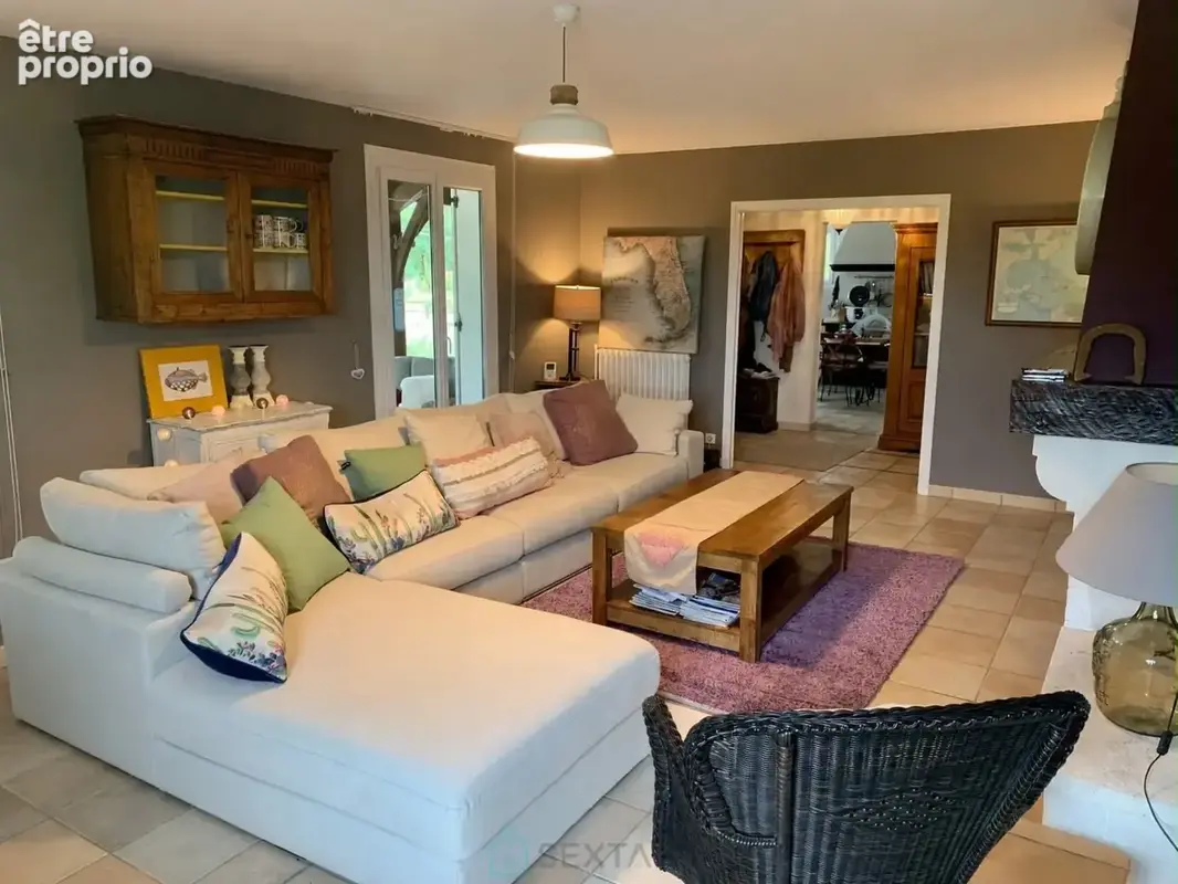 BERGERAC, jolie maison périgourdine, 202 m², 6 chambres, vie possible de plain-pied, piscine, garage, beau terrain arboré et clo - photo 11