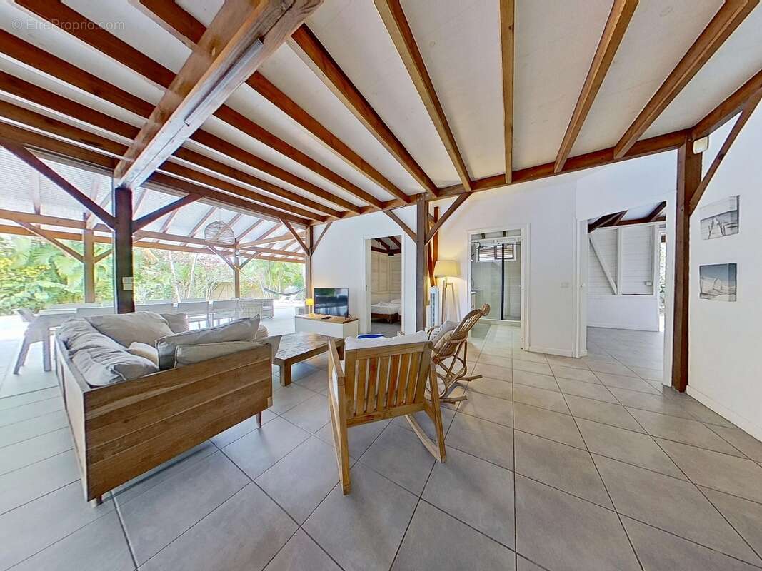 LES TROIS ILETS VILLA P6 bis -165 m² Hab / - Terrain de 986 m² - Piscine - Plain pied - A Vendre Martinique (972) - photo 9