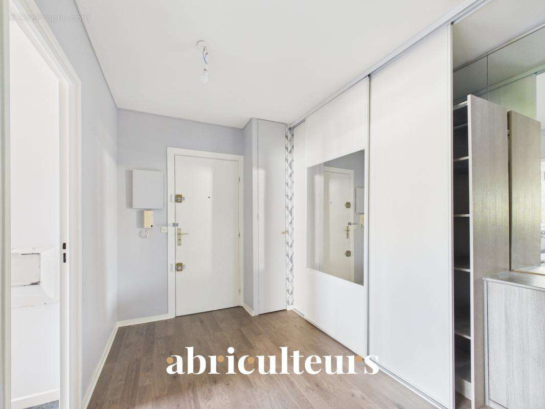 Appartement traversant avec loggia, parking et cave en vente au Plessis-Bouchard 95130 - photo 19