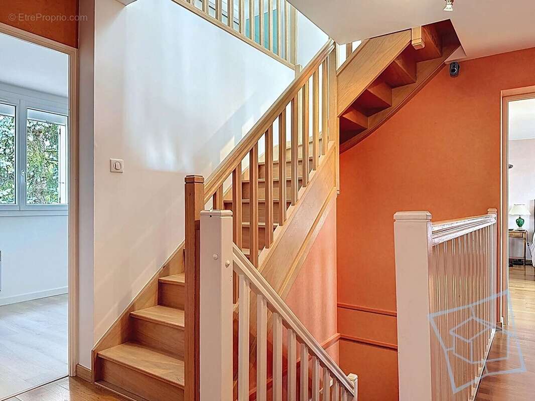 Maison à VOISINS-LE-BRETONNEUX