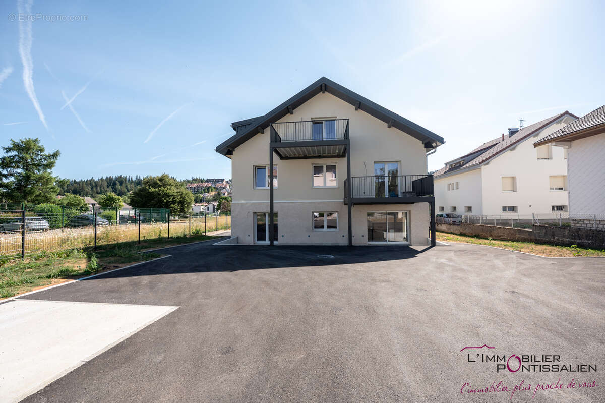 Pontarlier :t3 refait a neuf,terrasse et parking - photo 21
