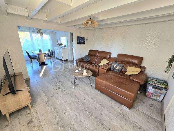 Maison de 120 m2 avec 4 chambres et piscine sur un terrain de 828 m2 !!! - photo 12