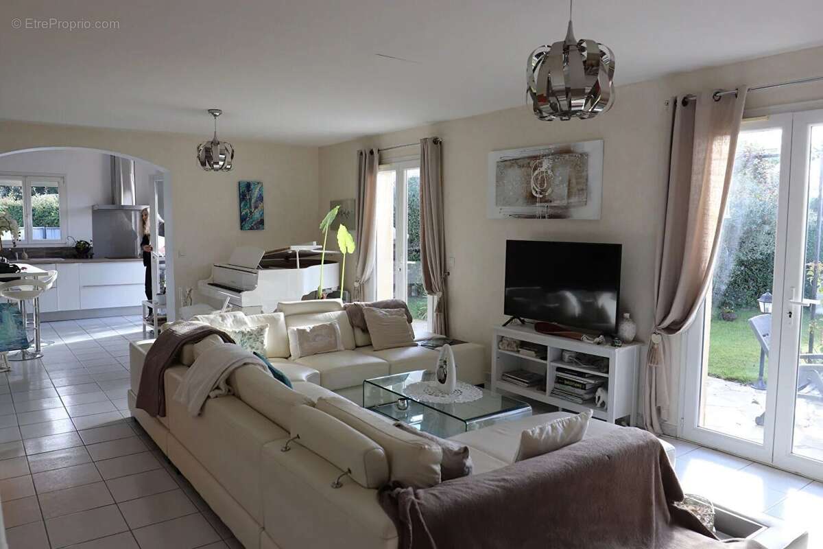 Maison à SAINT-CYR-SUR-MER