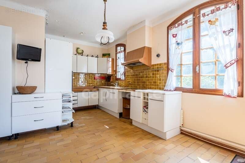Maison à CEYRESTE