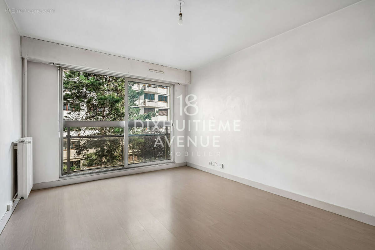 Rue Fabre d'Eglantine-24m² - photo 2
