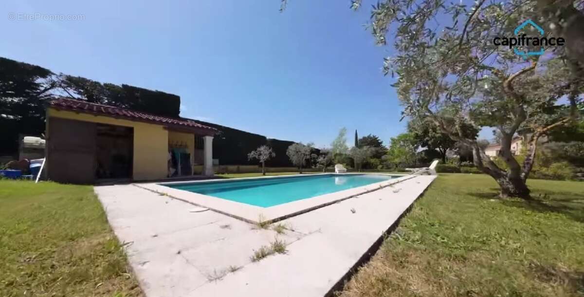 LES TAILLADES, maison individuelle de plain pied  de 210 m2, en campagne,  4 chambres, sur un terrain de 2900 m2 environ, piscin - photo 7