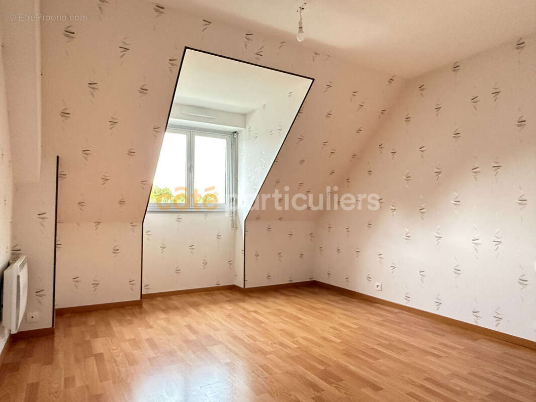 A VENDRE - LAVAL - Maison 4 chambres - photo 9