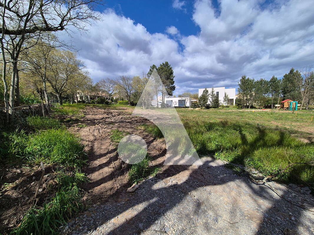 Terrain à LACHAPELLE-SOUS-AUBENAS