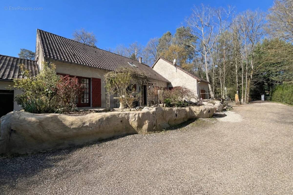Maison à POIGNY-LA-FORET