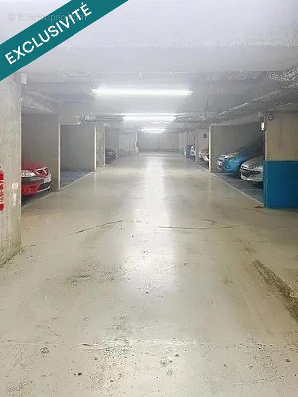 Photo 3 - Parking à SAINT-DENIS