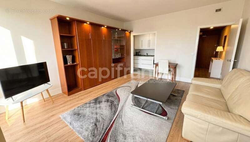 Appartement à PARIS-8E