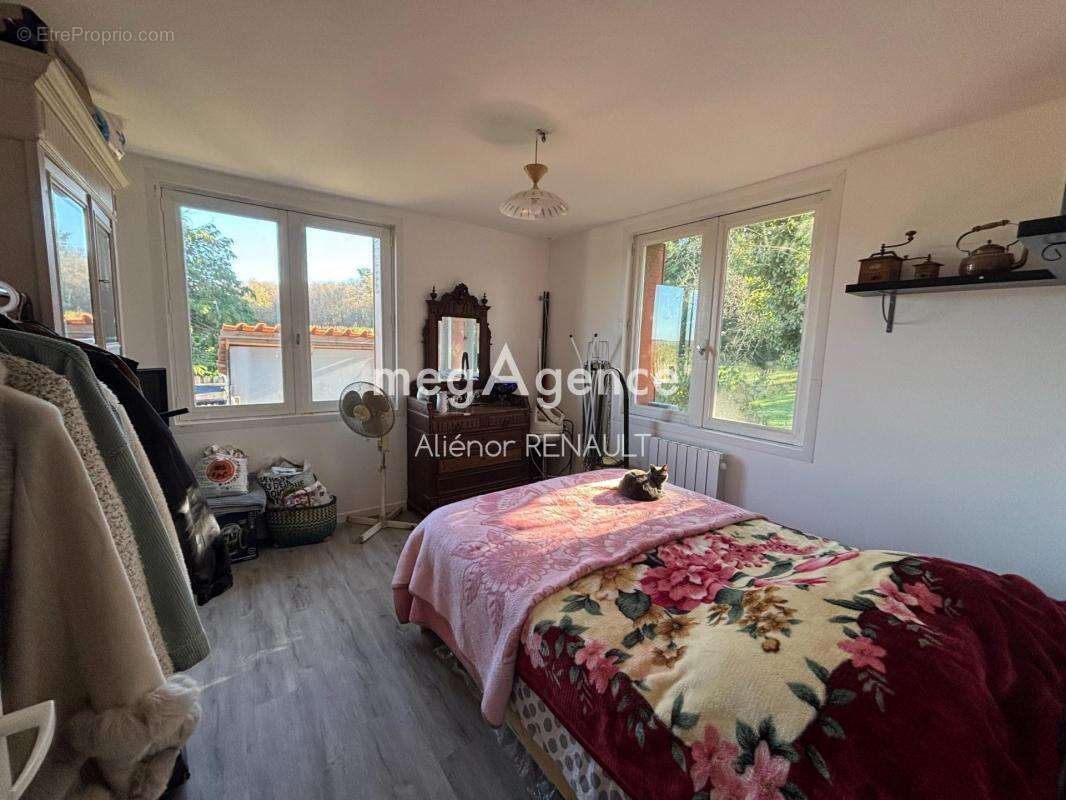 Maison à SAINTE-FOY-DE-LONGAS