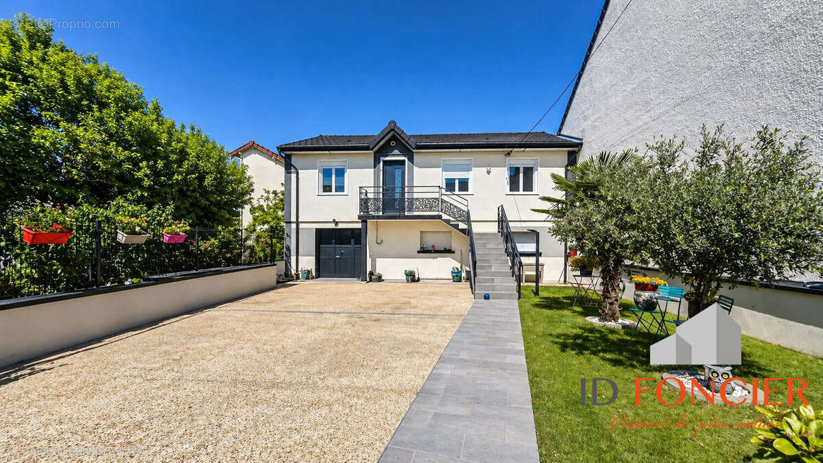Maison à MORANGIS