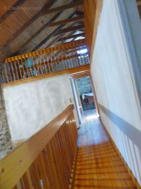 Maison à SAINT-JULIEN-CHAPTEUIL