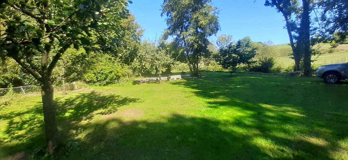 Terrain à MIRECOURT