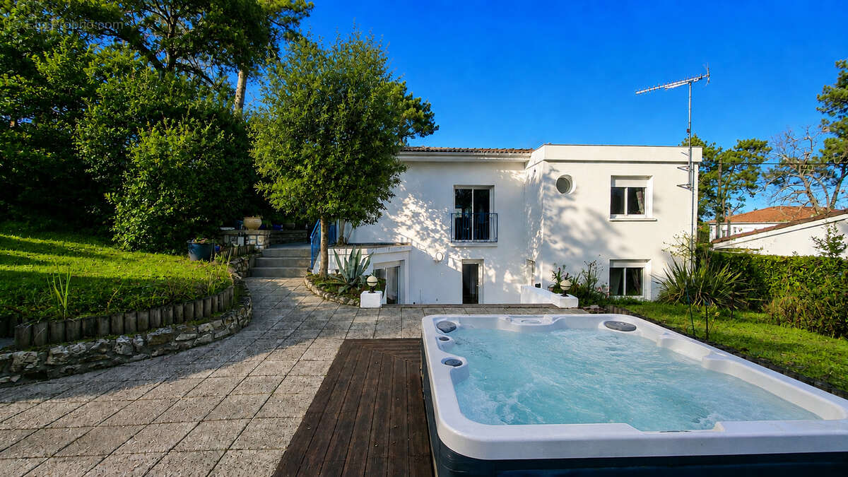 PARC DE VALLIÈRES - Maison de 140 m² avec terrasse, spa & garage - photo 2