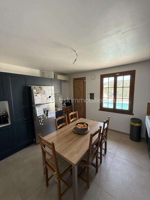 Propriété d'Exception - Quartier Résidentiel de PÉLISSANNE (DEPT13) - Villa Type 8 - 170 m2 - Terrain Arboré,Sécurisé - 1500M2 - - photo 10