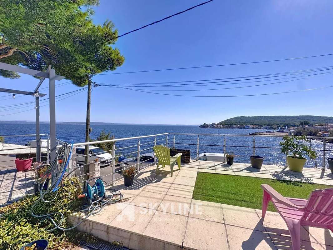 Maison à SAINT-MITRE-LES-REMPARTS