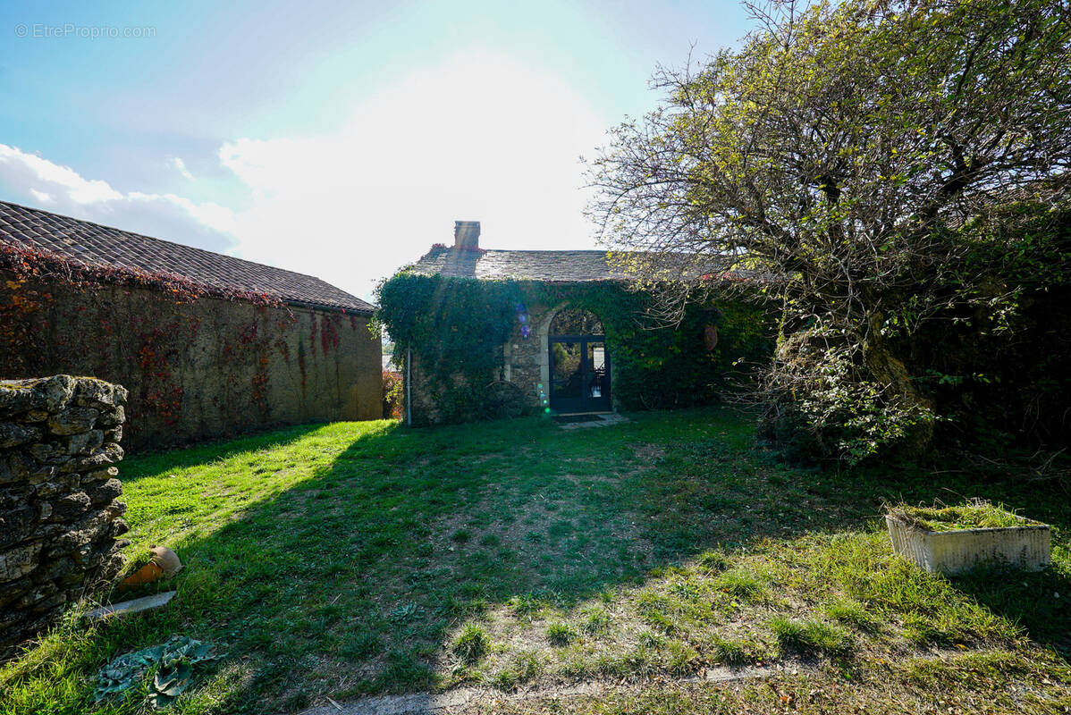 Maison à CASTANET-LE-HAUT