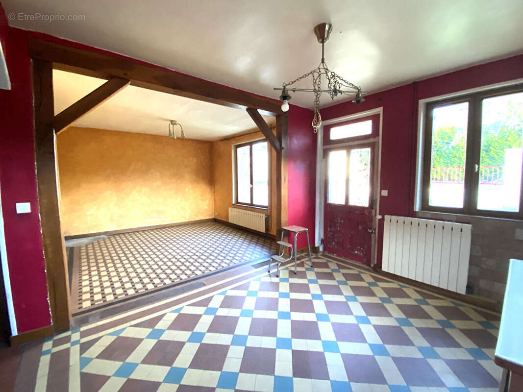 Maison à LA CELLE-SAINT-CYR