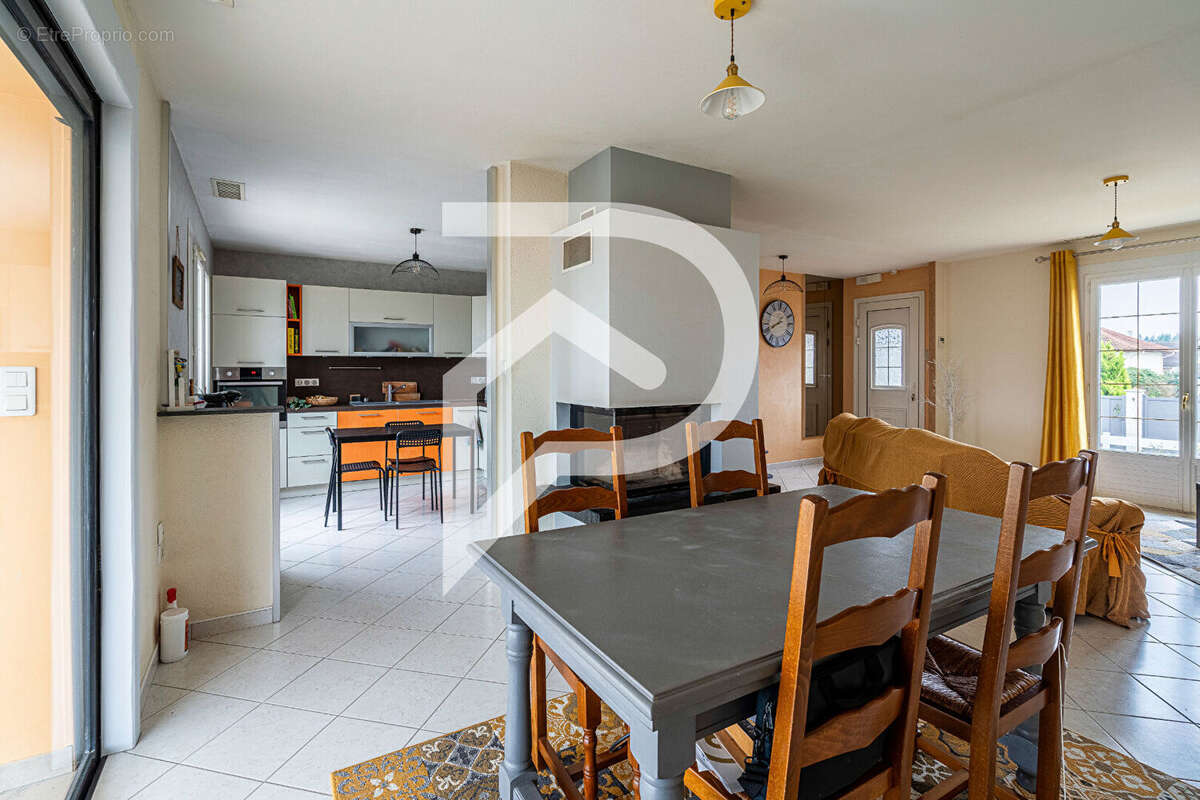 Maison à LA CHAPELLE-SAINT-MESMIN