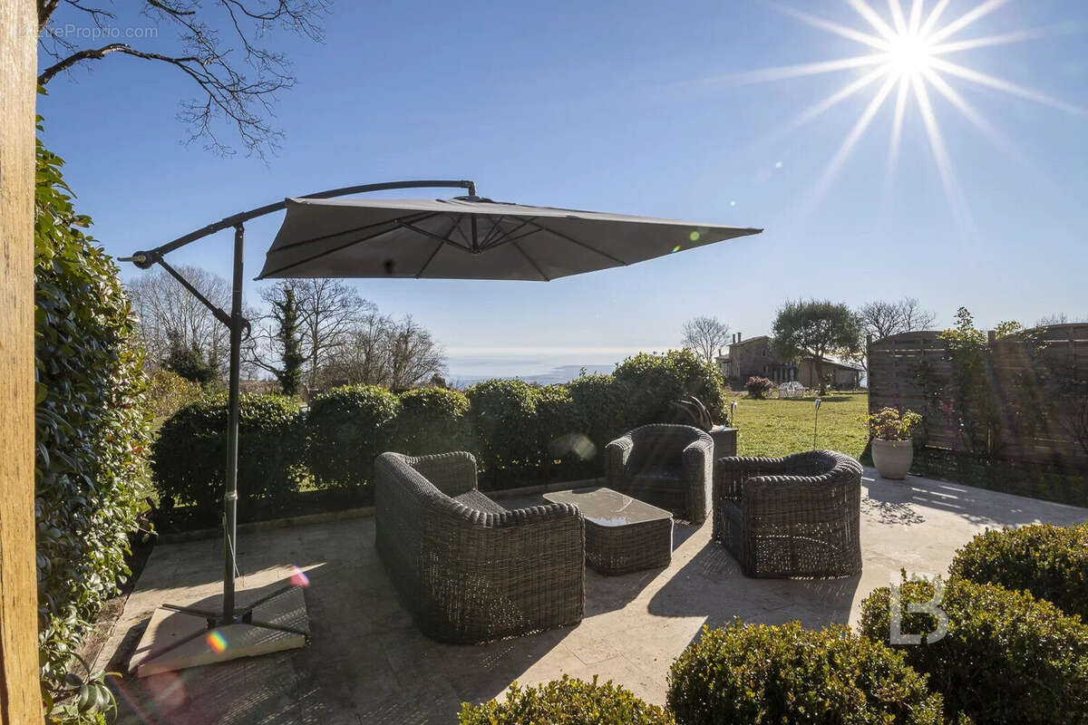 Maison à TOURRETTES-SUR-LOUP