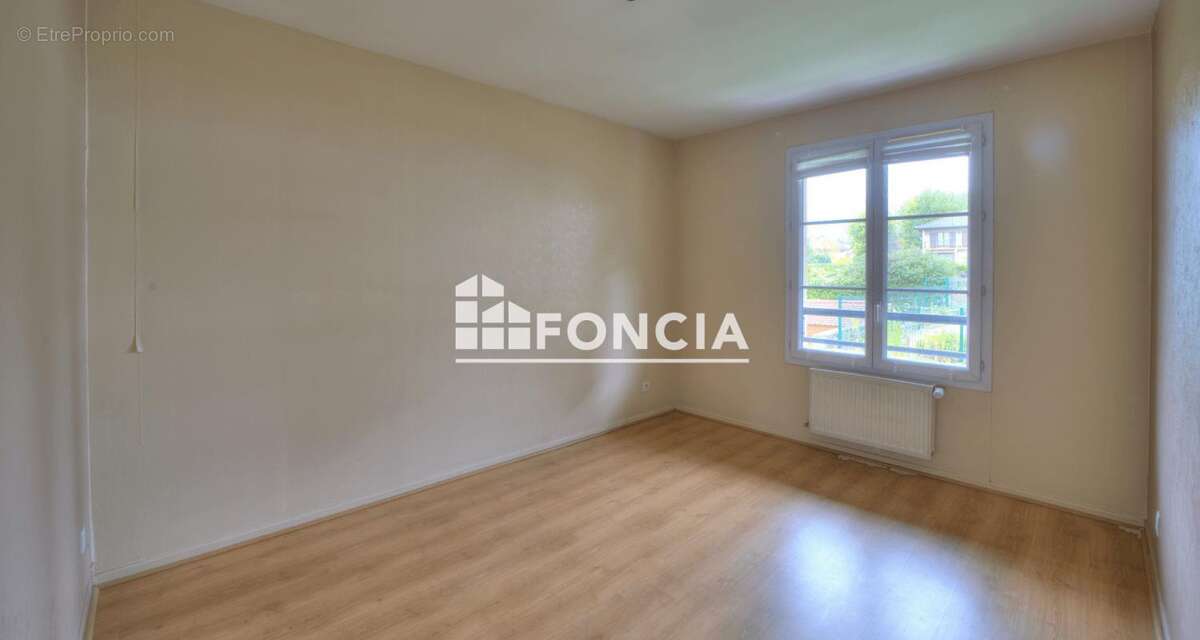 Maison à SAINT-GENIS-POUILLY