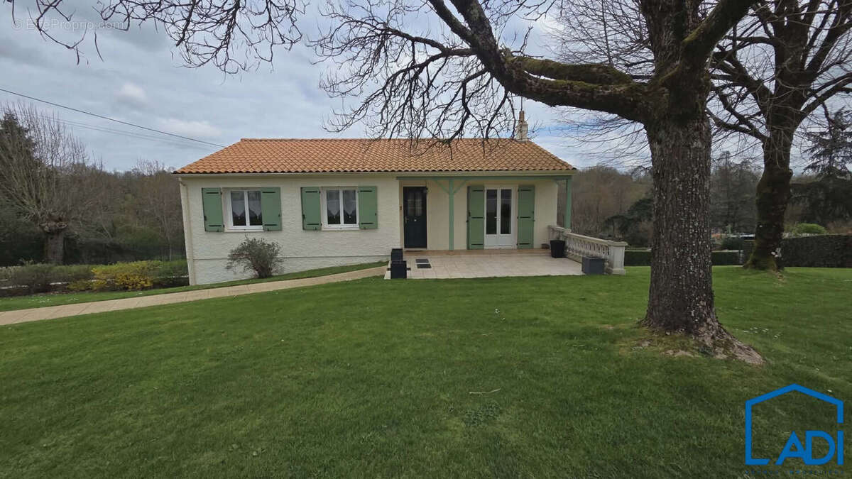 Maison à EXIREUIL
