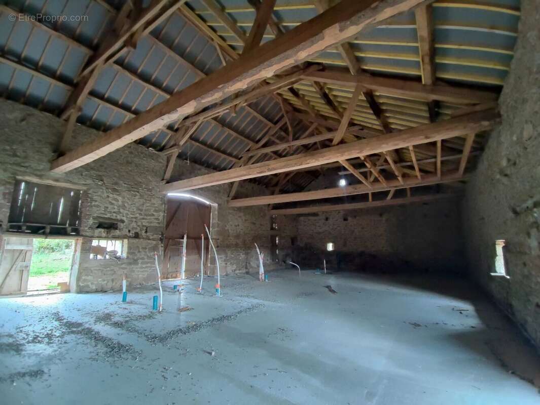 Maison à LA ROCHE-EN-BRENIL