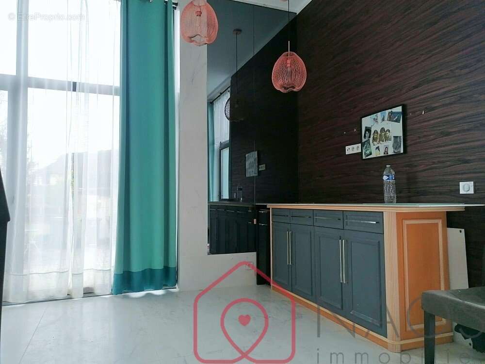 Maison à MANDRES-LES-ROSES