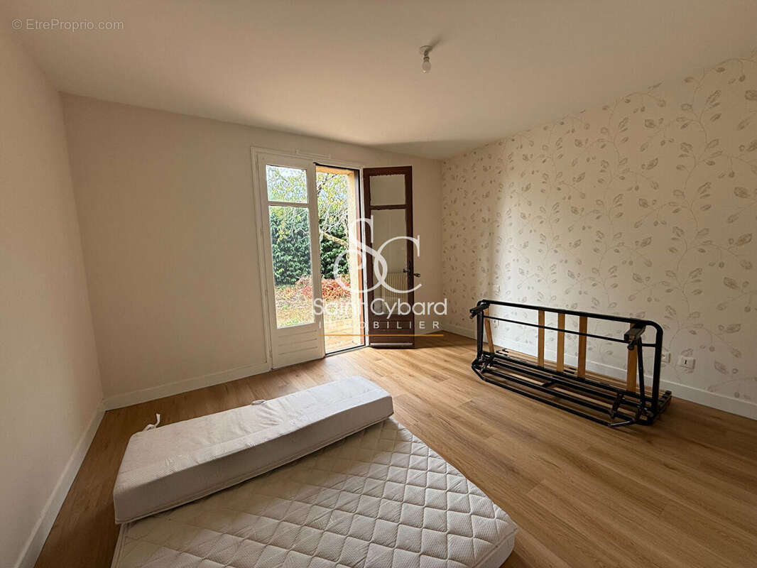 Maison à SAINT-YRIEIX-SUR-CHARENTE