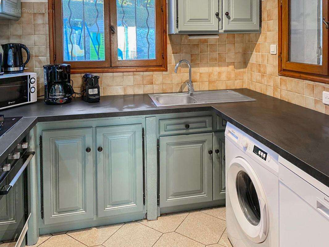 Bâtisse de 180,30 m², 3 appartements + Terrain 34 443 m² - photo 40