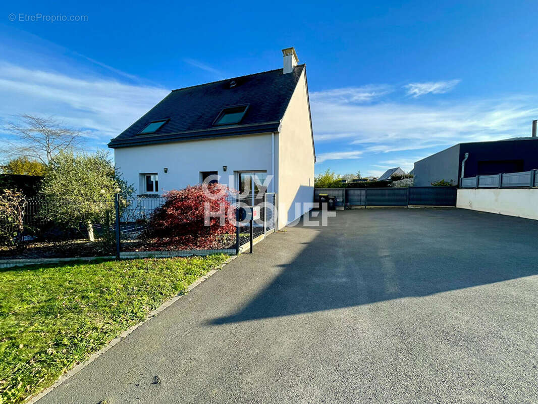 Maison à BAGUER-MORVAN