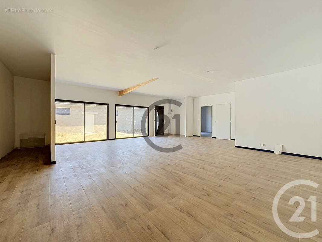 Maison 717 m² à Courcy  - photo 18