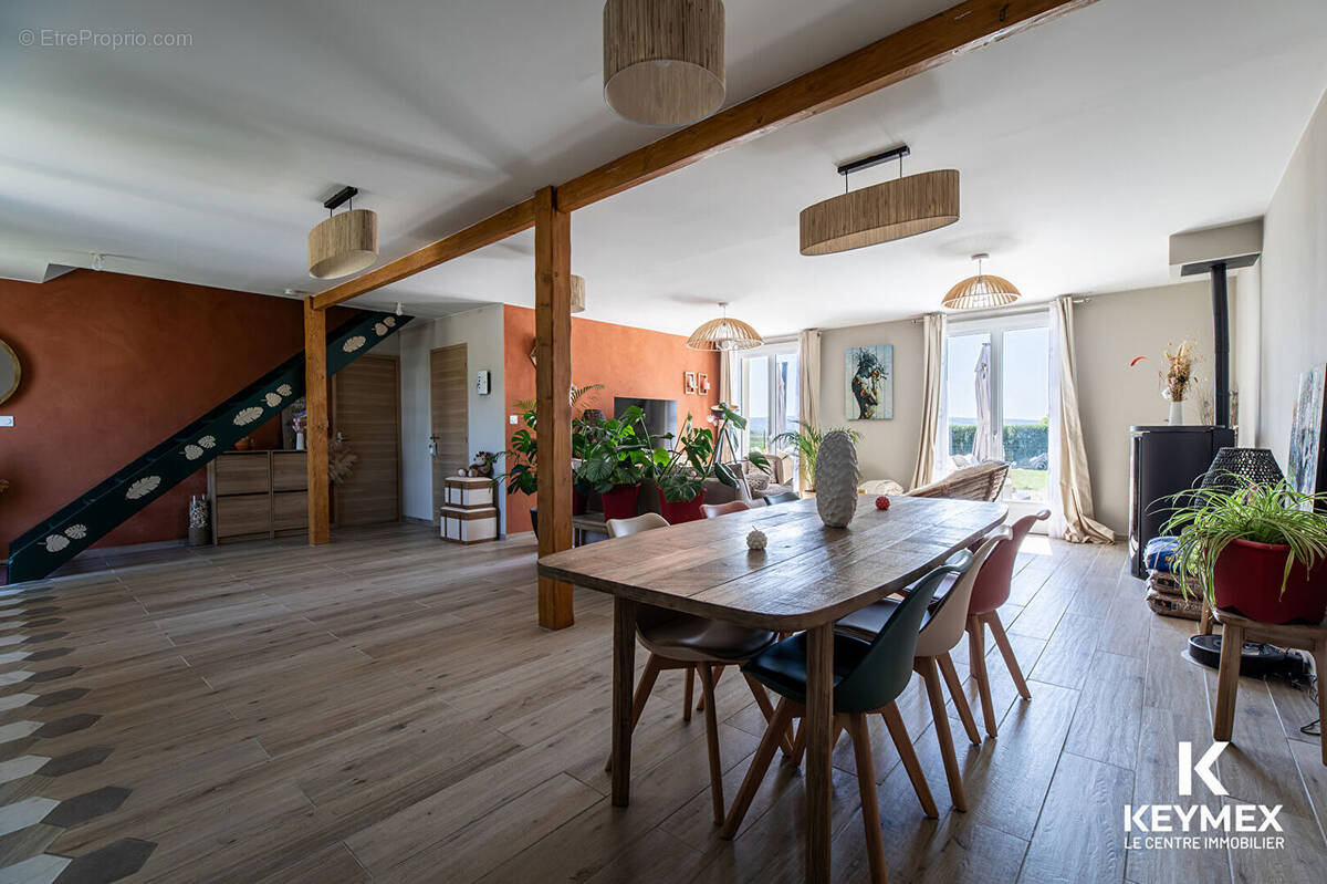 Maison à LE MESNIL-EN-THELLE