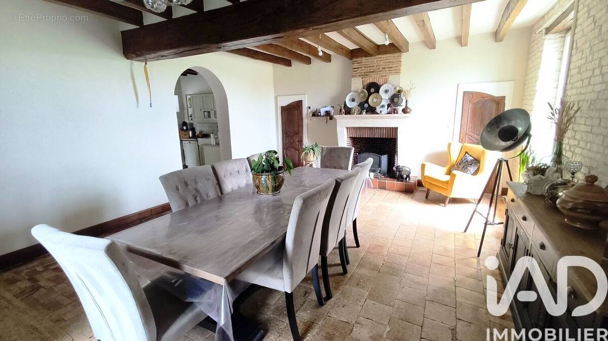 Photo 1 - Maison à SAINT-GENOU