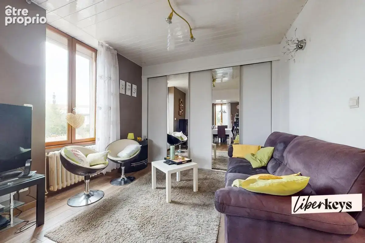 Maison de ville de 104 m² avec jardin et stationnement pour 5 véhicules, à deux pas du centre de Bourg-en-Bresse - photo 2