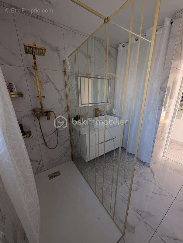 Maison à SAINT-YZAN-DE-SOUDIAC