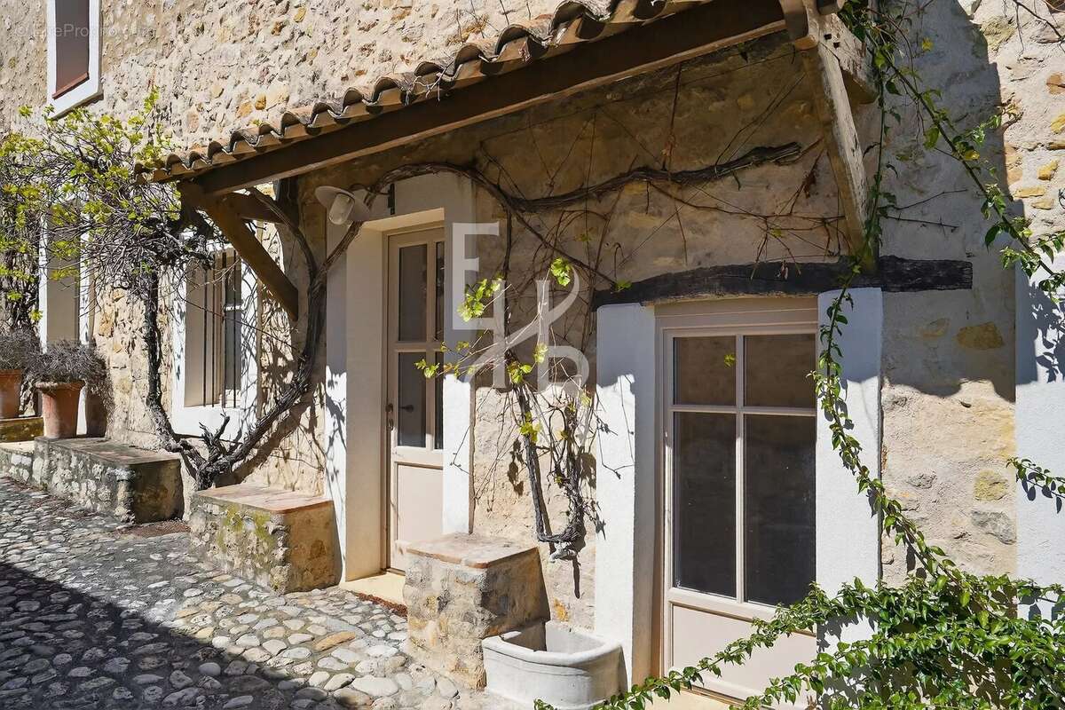 Appartement à MOUGINS