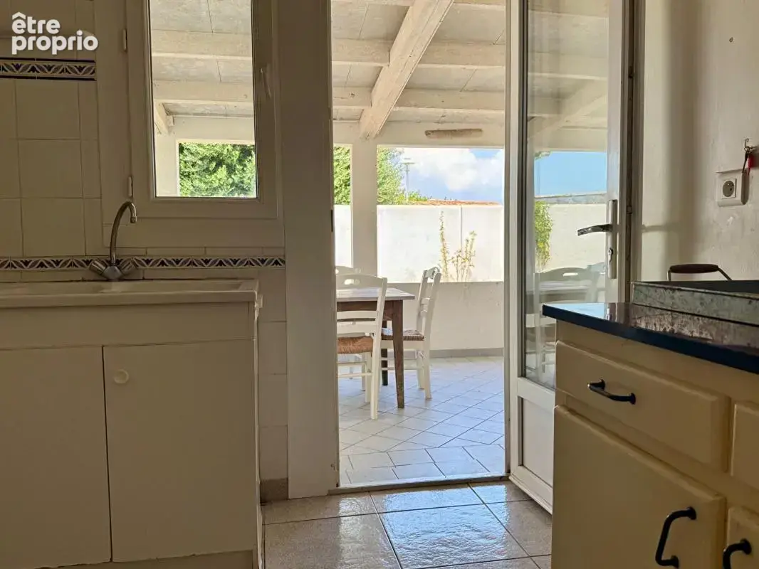Maison au coeur du village de LOIX à 5 min de l'océan - 5 pièces de 121 m2 - photo 10