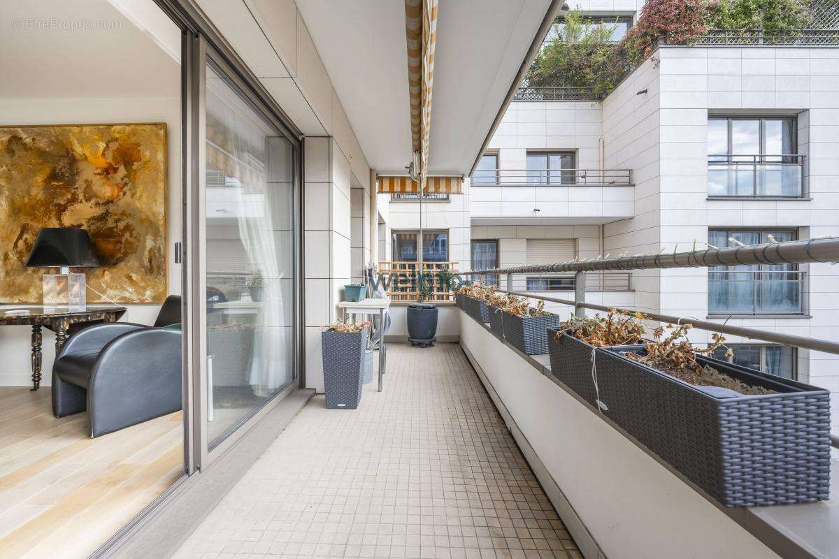 Appartement à LEVALLOIS-PERRET