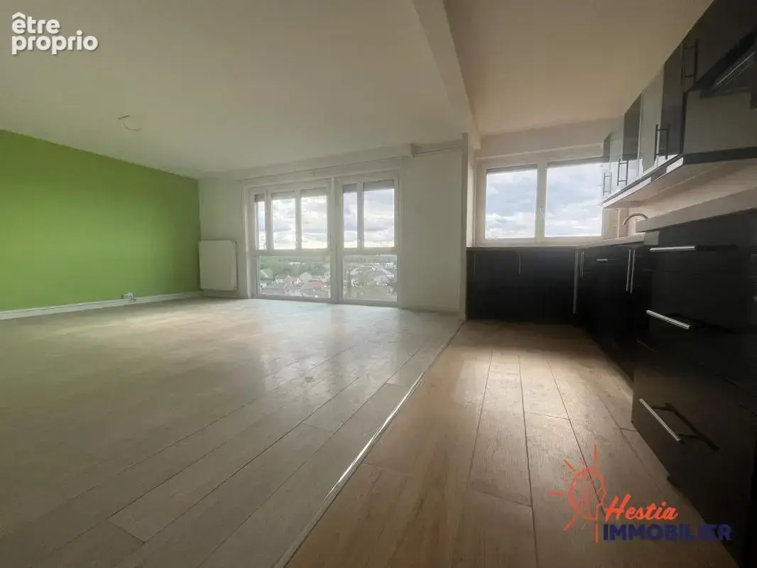 Appartement à vendre - 5 pièces - Dernier étage avec asce - photo 3