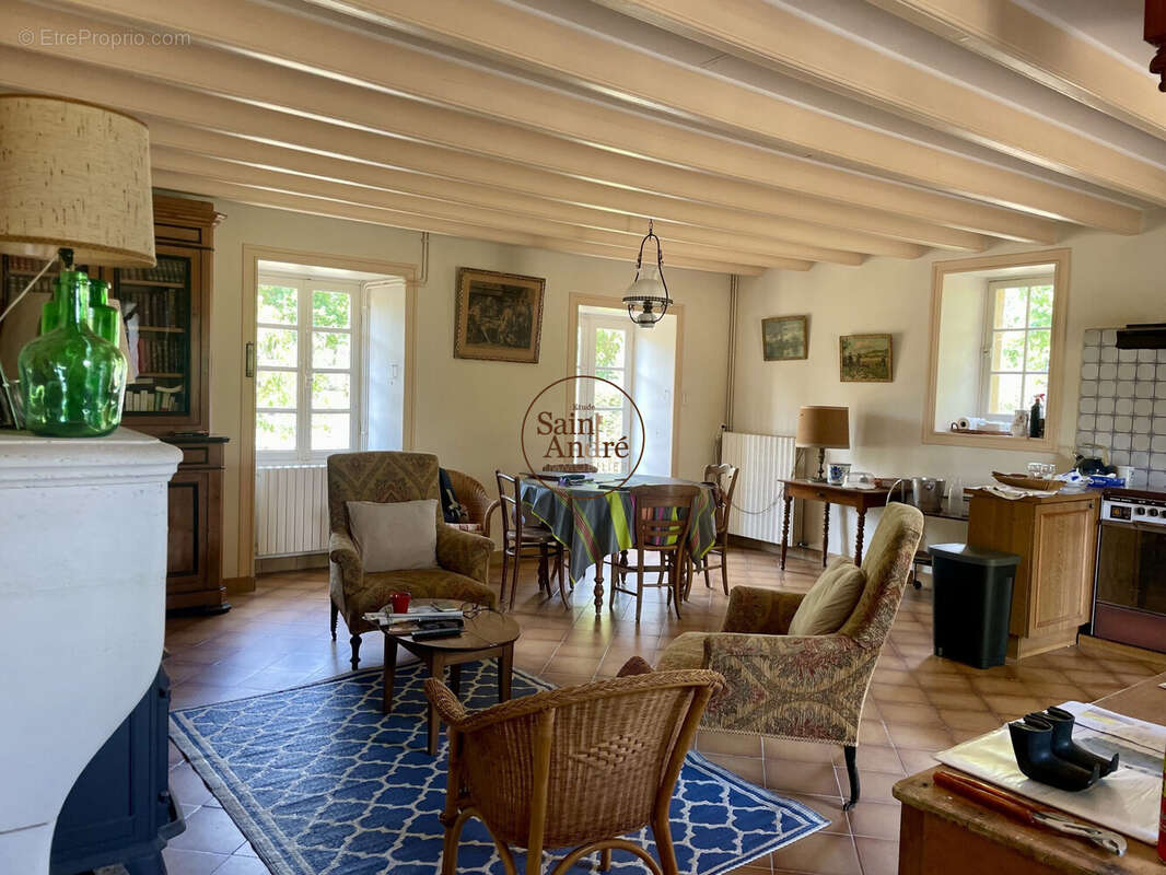 Maison 600 m² à Jarnac  - photo 5